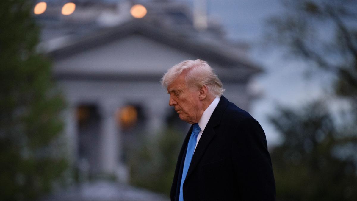 Trump signs order to extend China tariff truce by 90 days